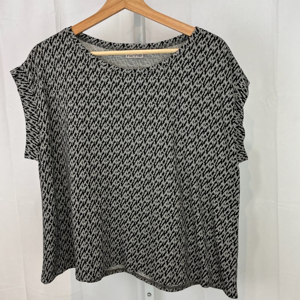NICHE Nilgun Size M Derman Boxy Top Cap Sleeve Geometric Gray Black